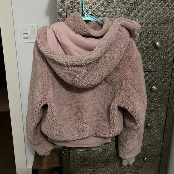 Alo Yoga Sherpa Cropped Bomber Jacket - Dusty Rose - Picture 2 of 3